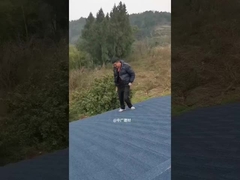 metalen tegels bekleed met stenen chips